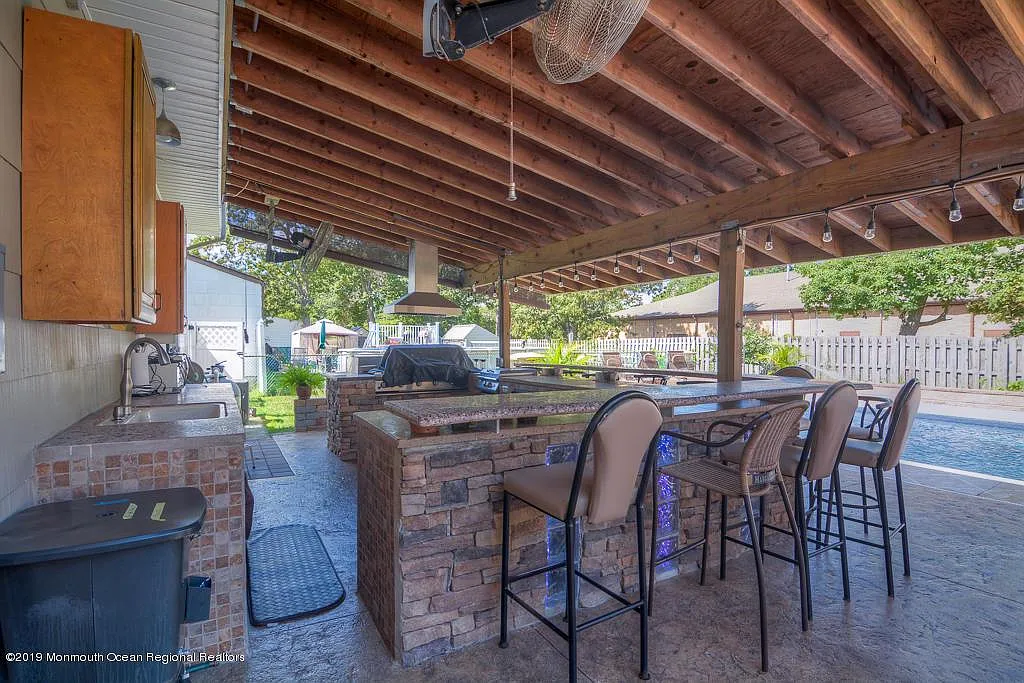 568 Michelle Pl photo 1