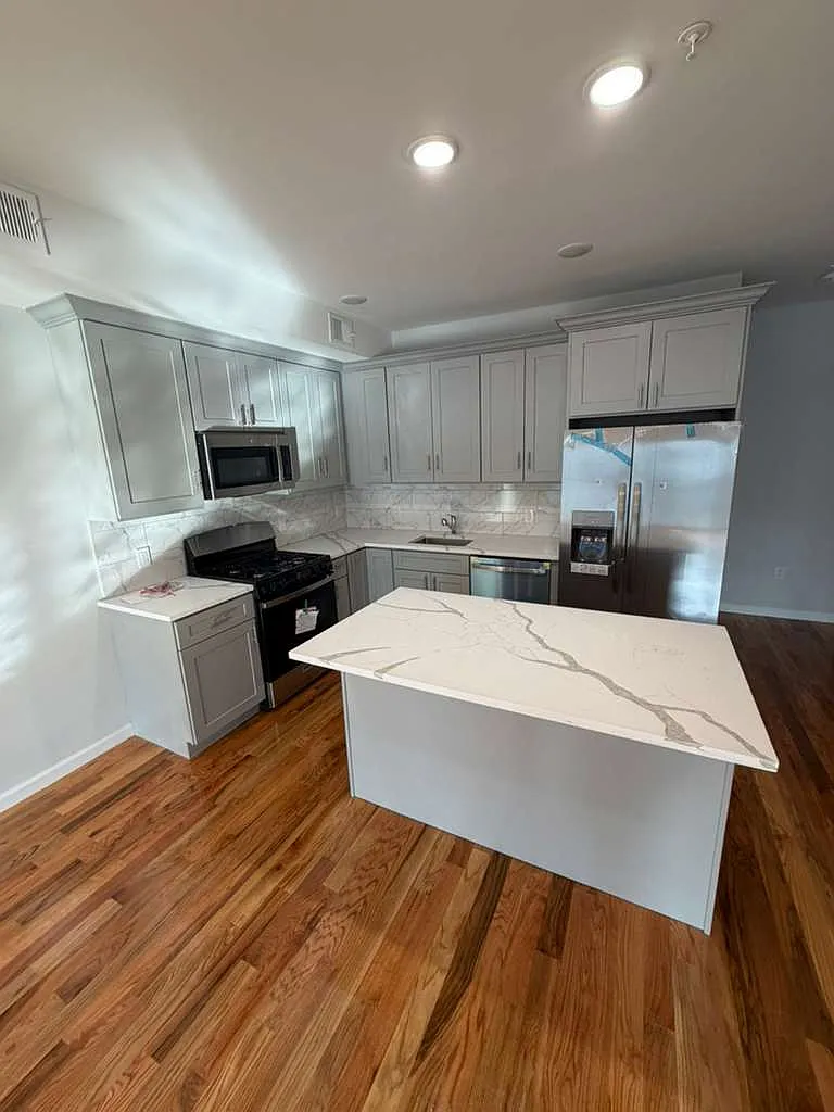3 bed, 3000 sqft, $3,200 — Photo 1