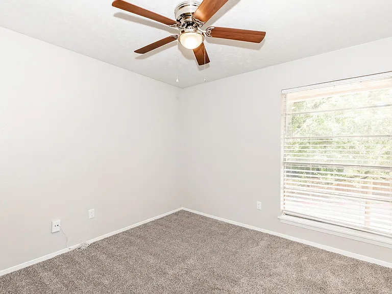 Scenic Pines Apartments — Photo 10