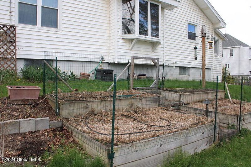 5th image of 19 Hemstreet Ave Avenue