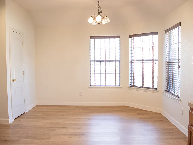 10305 Bent Tree Dr — Photo 6