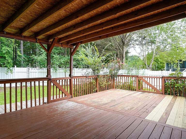 1008 Knighthood Ln — Photo 30