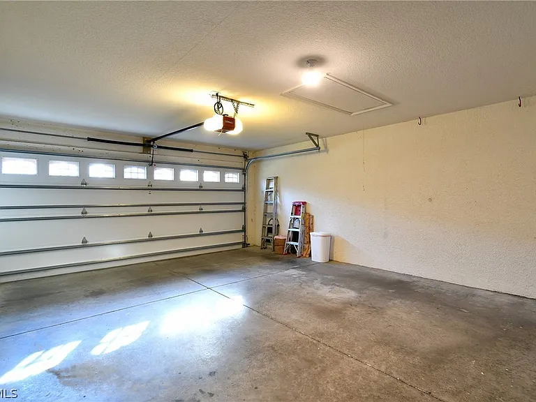 12790 Meadow Hawk Dr — Photo 34