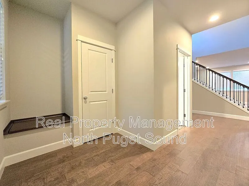 4 bed, 3.0 bath, 2473 sqft, $3,500 — Photo 4