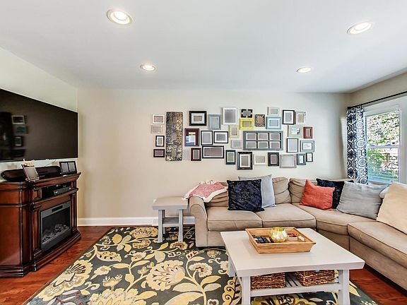 4th image of 1051 Fairoaks Ave