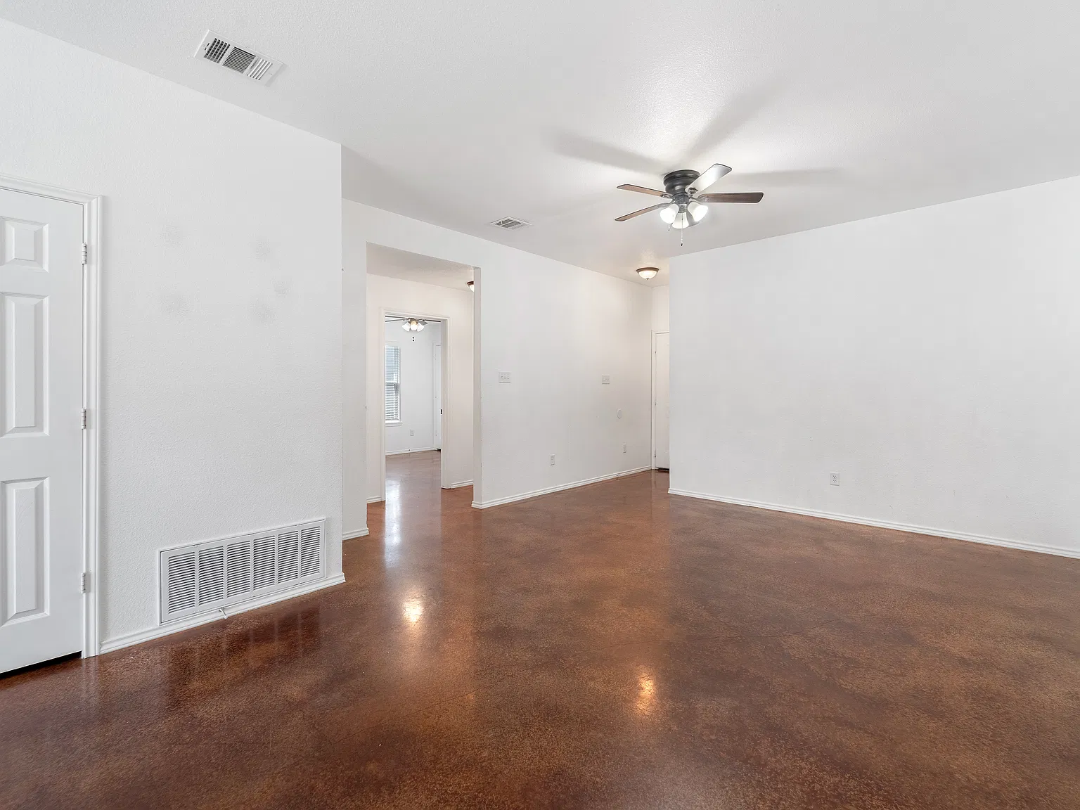 3 bed, 1201 sqft, $1,250 — Photo 4