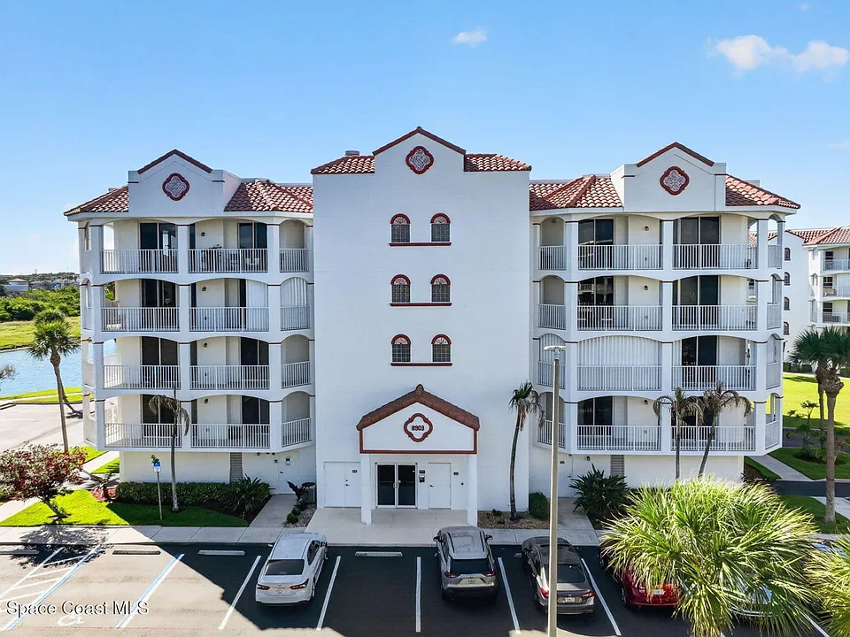 8903 Laguna Ln #204