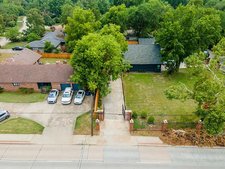 3111 S Gary Ct — Photo 30