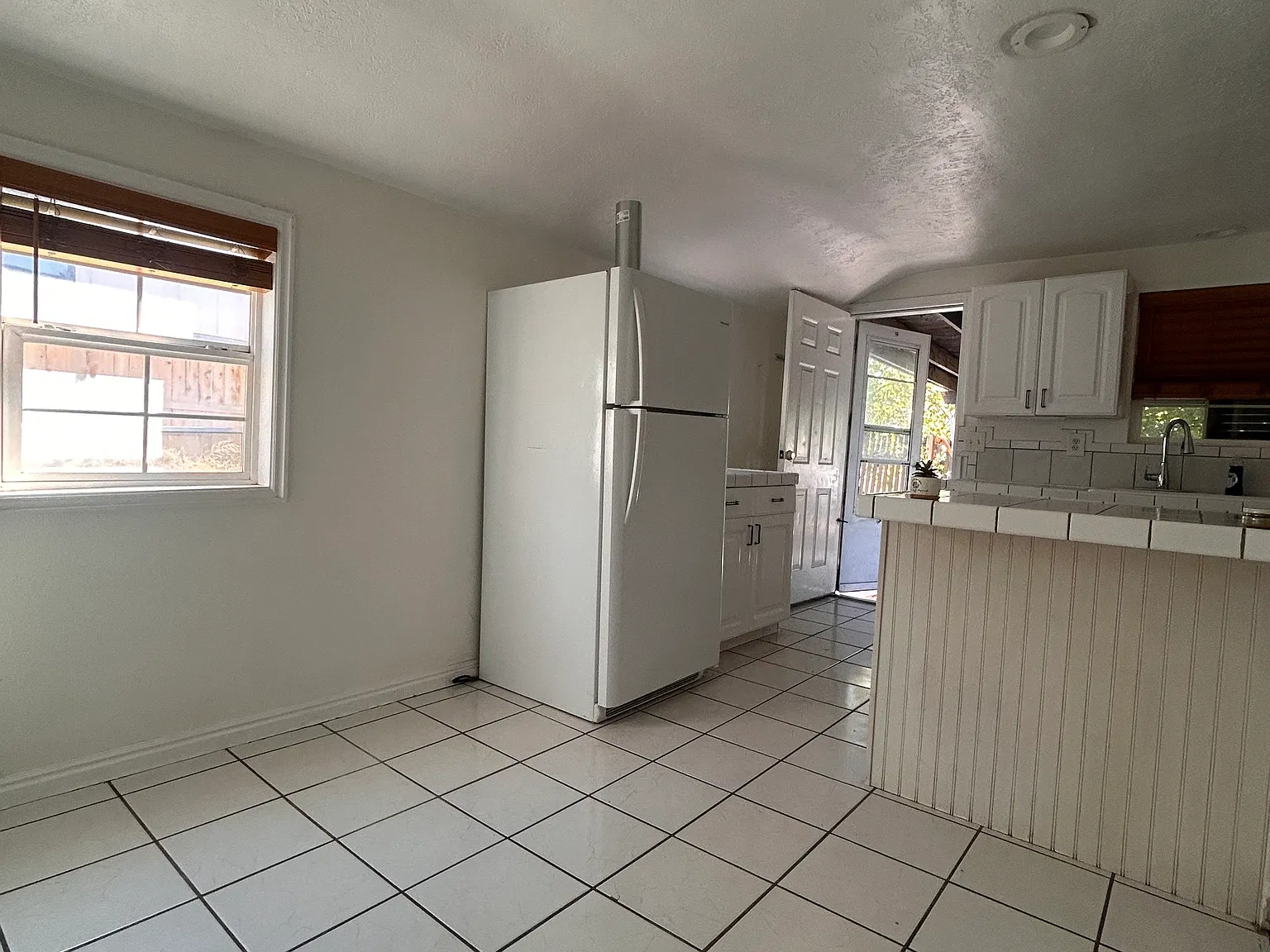 3 bed, 1225 sqft, $1,899 — Photo 4