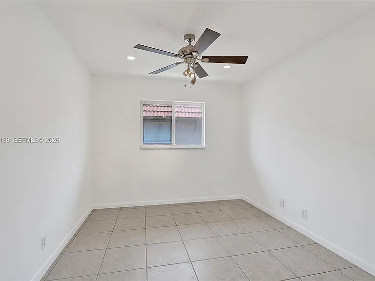 3050 NE 5th Ter #13 — Photo 18