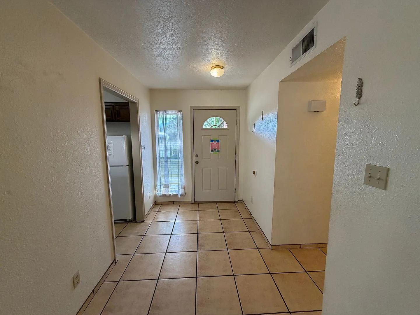 3 Bedroom Single Story Home Available Near Eagle Ranch & Irving Blvd NW in Paradise Hills — Photo 4