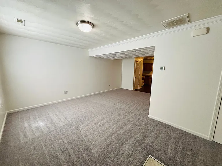 30 Salem Ln — Photo 2