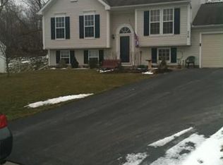566 Crows Nest Ln, Macedon, NY 14502