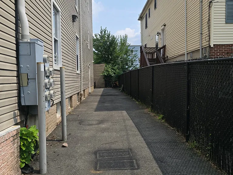495 Irvine Turner Blvd #2 — Photo 3