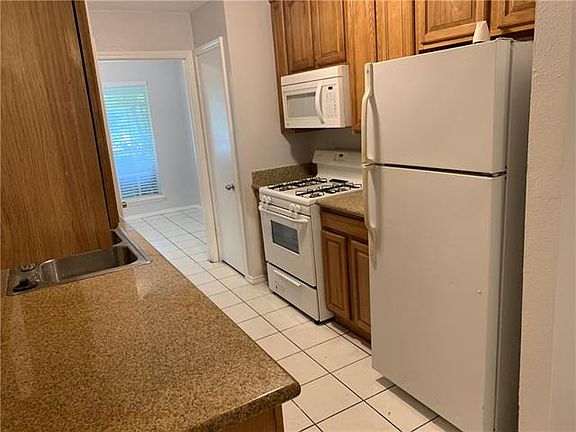 3rd image of 2605/2607 18th St