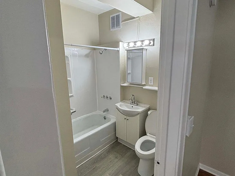 625 Owen St #1 — Photo 13