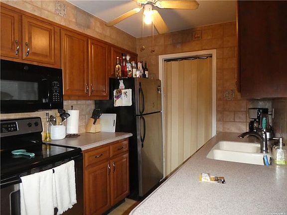3rd image of 185 W Park Ave
