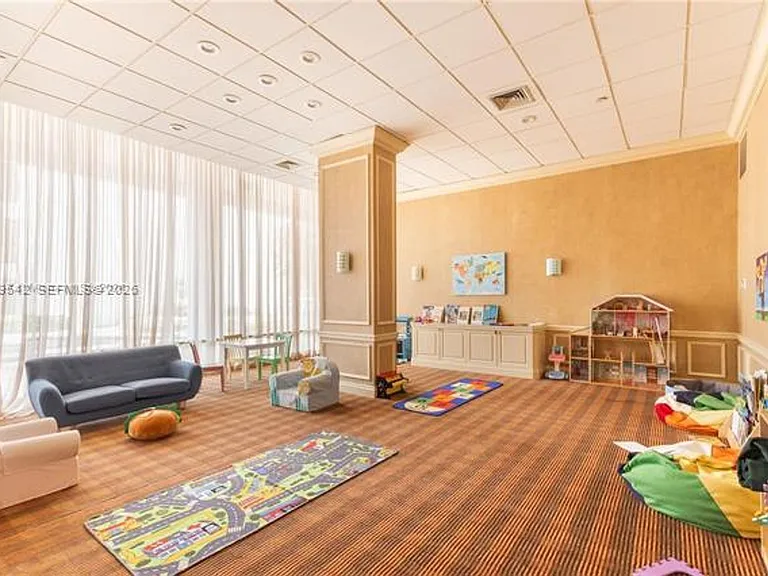 19707 Turnberry Way #4L — Photo 36