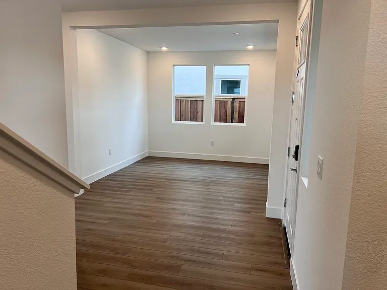 2869 Wrangell St — Photo 5