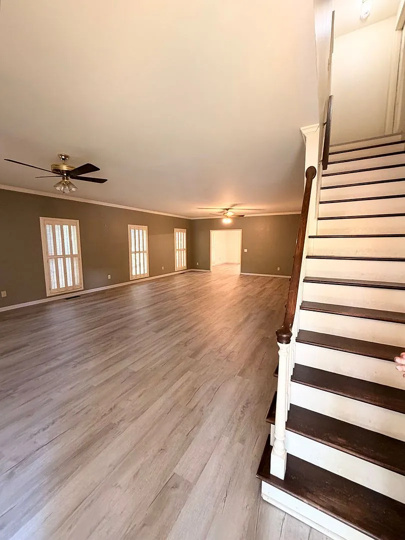 Residential Home on East University Drive!! — Photo 2