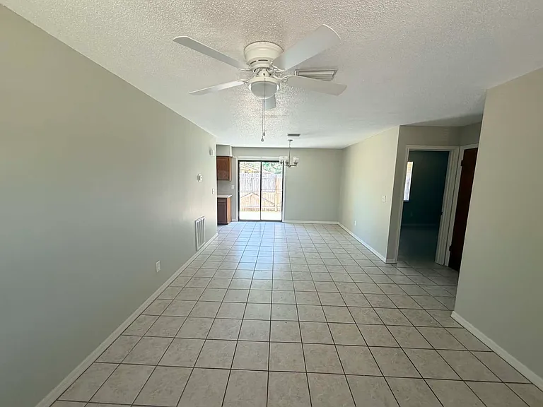 335 NW Lake City Ave #102 — Photo 2