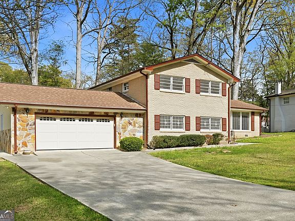 2nd image of 340 Lisa Ct SW