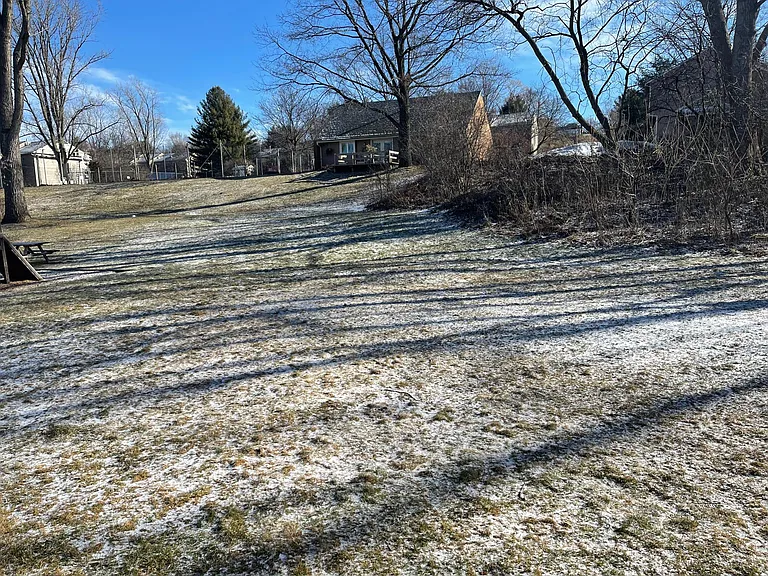 B5 Stonehedge Dr — Photo 28