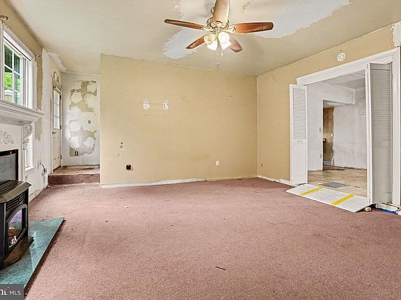 4th image of 856 Old Forge Rd