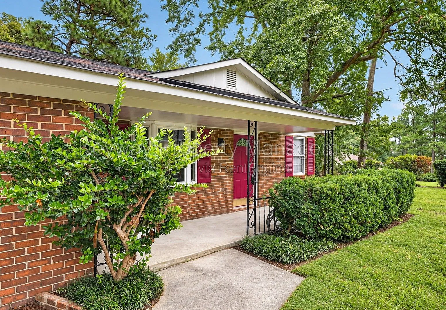3 bed, 2.0 bath, 1407 sqft, $1,600 — Photo 3