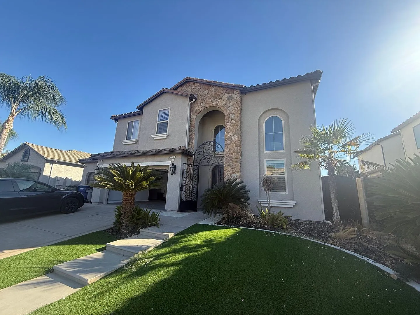 Stunning 5BR House in Fresno — Photo 1