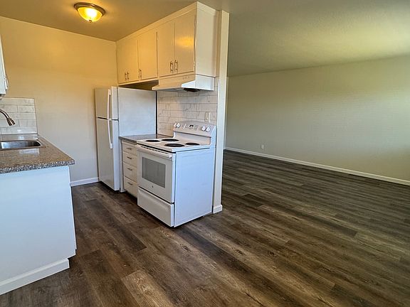 Kitchen in 1BR unit