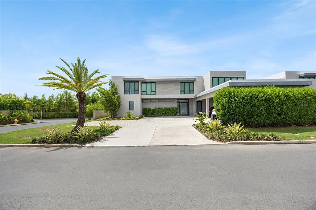 6 bed, 6.5 bath, 6986 sqft, $25,000 — Photo 1