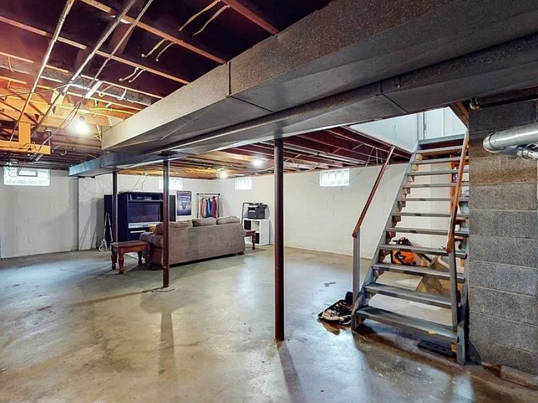 1139 Valley Dr NW — Photo 17