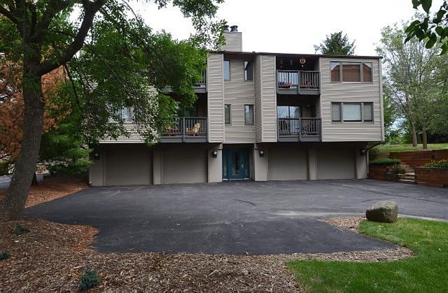 1st image of 10 Oak Grove Dr #10
