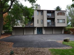 10 Oak Grove Dr #10, Madison, WI 53717
