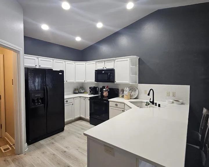 808 Royal Ave — Photo 3
