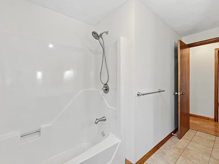 121 Rolling Ridge Ln — Photo 13
