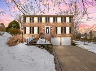 897 Macarthur Dr, Pittsburgh, PA 15228