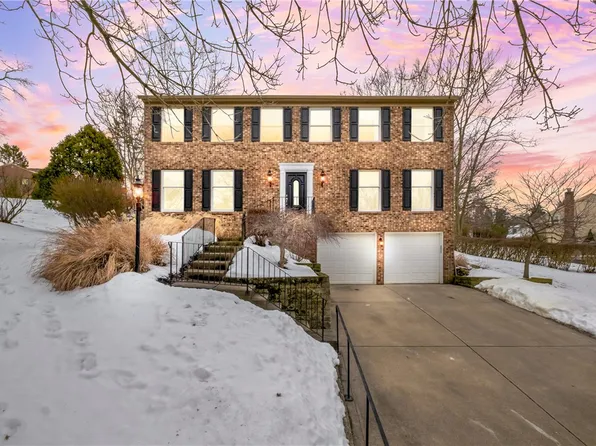 897 Macarthur Dr, Pittsburgh, PA 15228