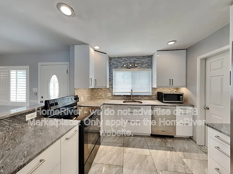 2105 Gold Ave — Photo 3