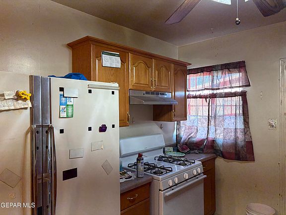 5th image of 424 Pecos St