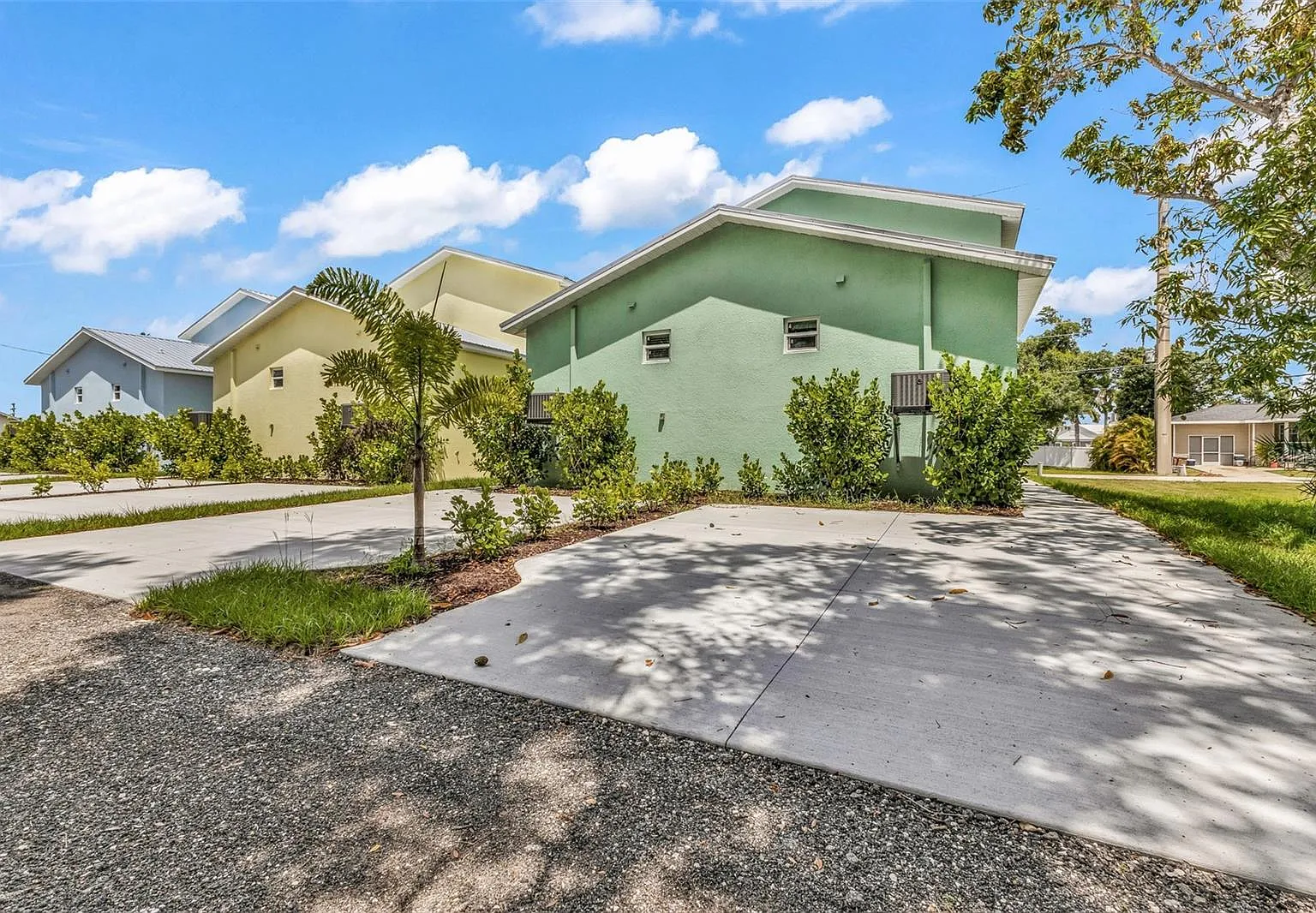 3 bed, 3.5 bath, 1344 sqft, $2,350 — Photo 3