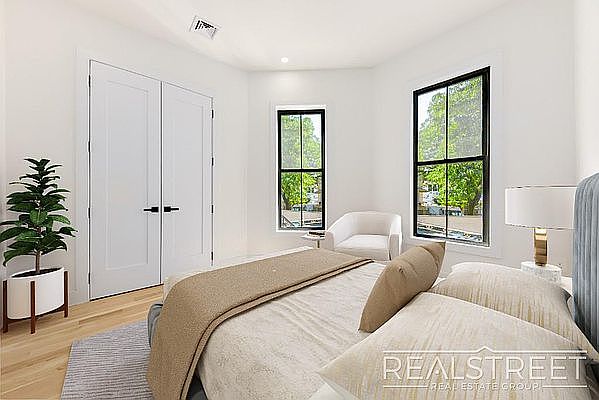 2nd image of 436 Chauncey St #2