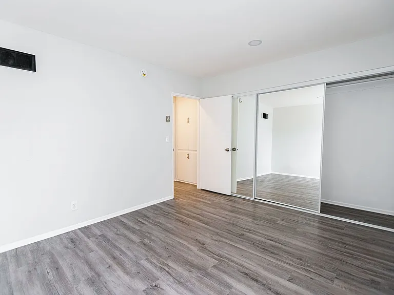 960 N. Alfred — Photo 33