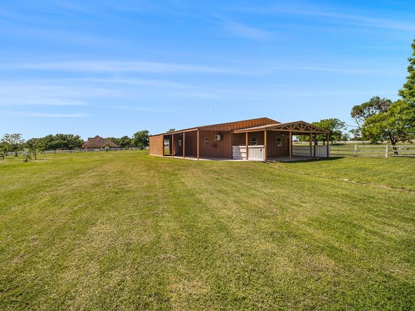 10101 Round Hill Rd, Fort Worth, TX 76131