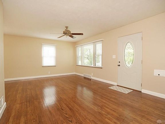 3rd image of 240 Fernway Dr