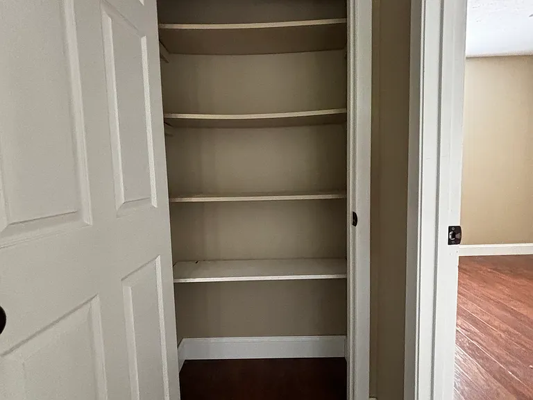 204 Windsor Ln — Photo 4