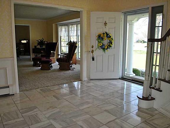 3rd image of 601 Lyme Ct