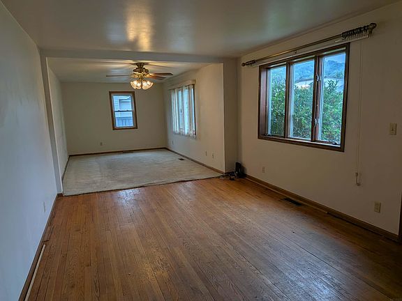 5th image of 454 Main St NE