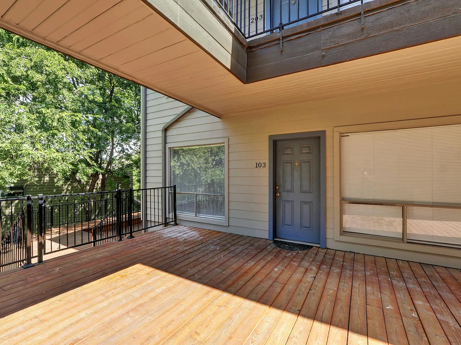 2 bed, 820 sqft, $1,900 — Photo 2